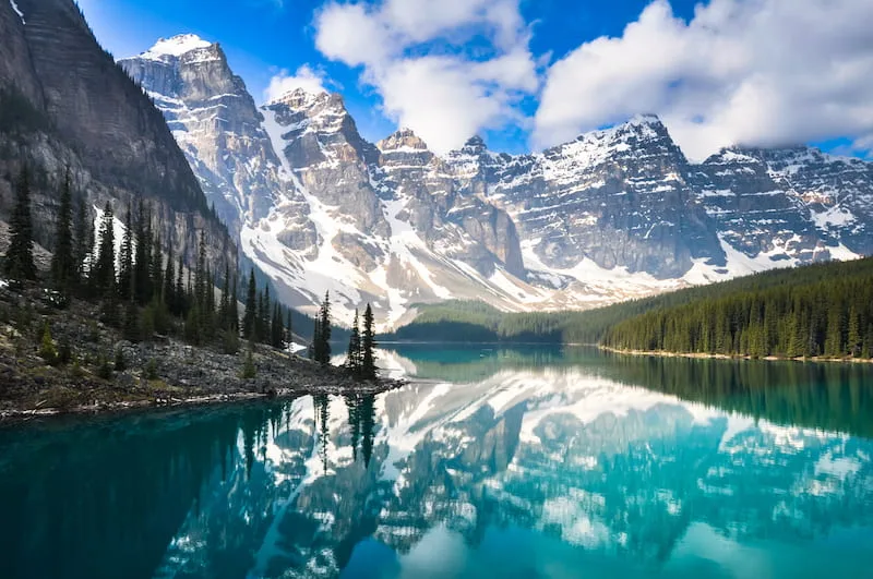 Canada gây ấn tượng bằng rừng, núi đá, hồ băng, động vật hoang dã và những vùng phương Bắc rộng lớn