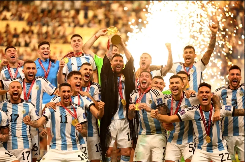 Chức vô địch Copa América 2021 và World Cup 2022 giúp Messi hoàn thiện bộ sưu tập danh hiệu cùng Argentina.
