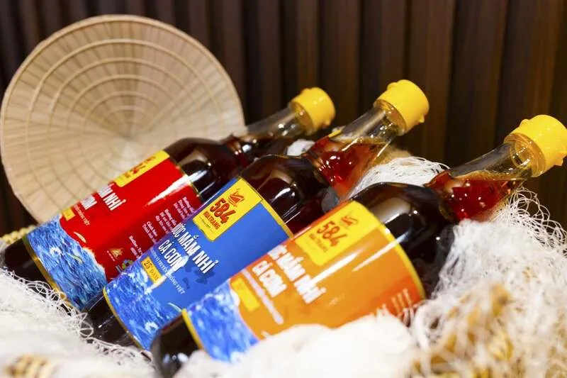 Nước mắm nhĩ Nha Trang là món quà thiết thực dành cho người yêu thích nấu ăn và hương vị biển