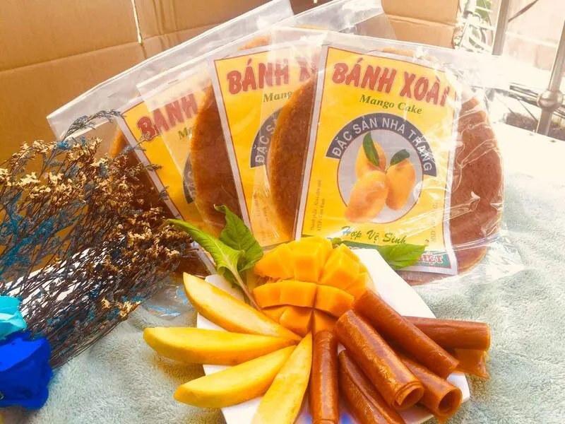 Bánh xoài Nha Trang có vị chua ngọt, nhỏ gọn và thuận tiện khi mua số lượng nhiều để chia quà