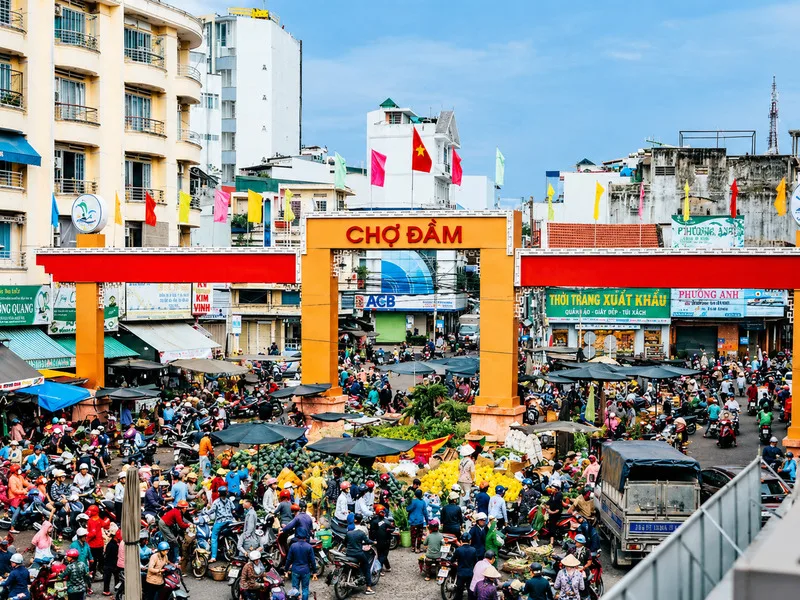 Chợ Đầm và chợ Xóm Mới là những địa điểm thường được du khách tìm đến khi mua đặc sản Nha Trang làm quà